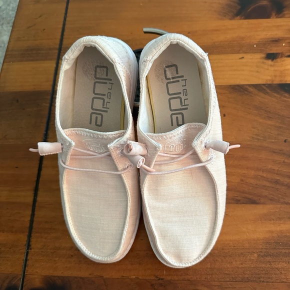 Hey Dude slip-on shoes. “Wendy Star” Pink. Size 7. Excellent condition - Picture 3 of 4